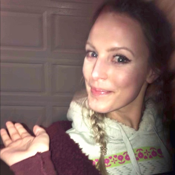 Meet your Posher, Kaylee - Picture 2 of 3